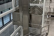 Hubplattform zwischen zwei Stockwerken